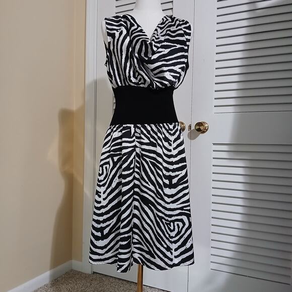 Calvin Klein Med Sleeveless V-Cowl Neck Zebra Black/White Print Dress Easy Care - Picture 3 of 12